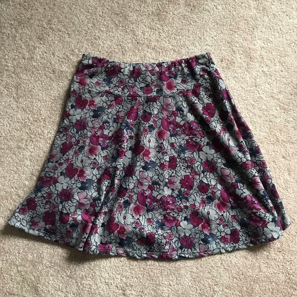 Forever 21 Dresses & Skirts - ⭐️4 for $20⭐️Forever 21 skater skirt size XS